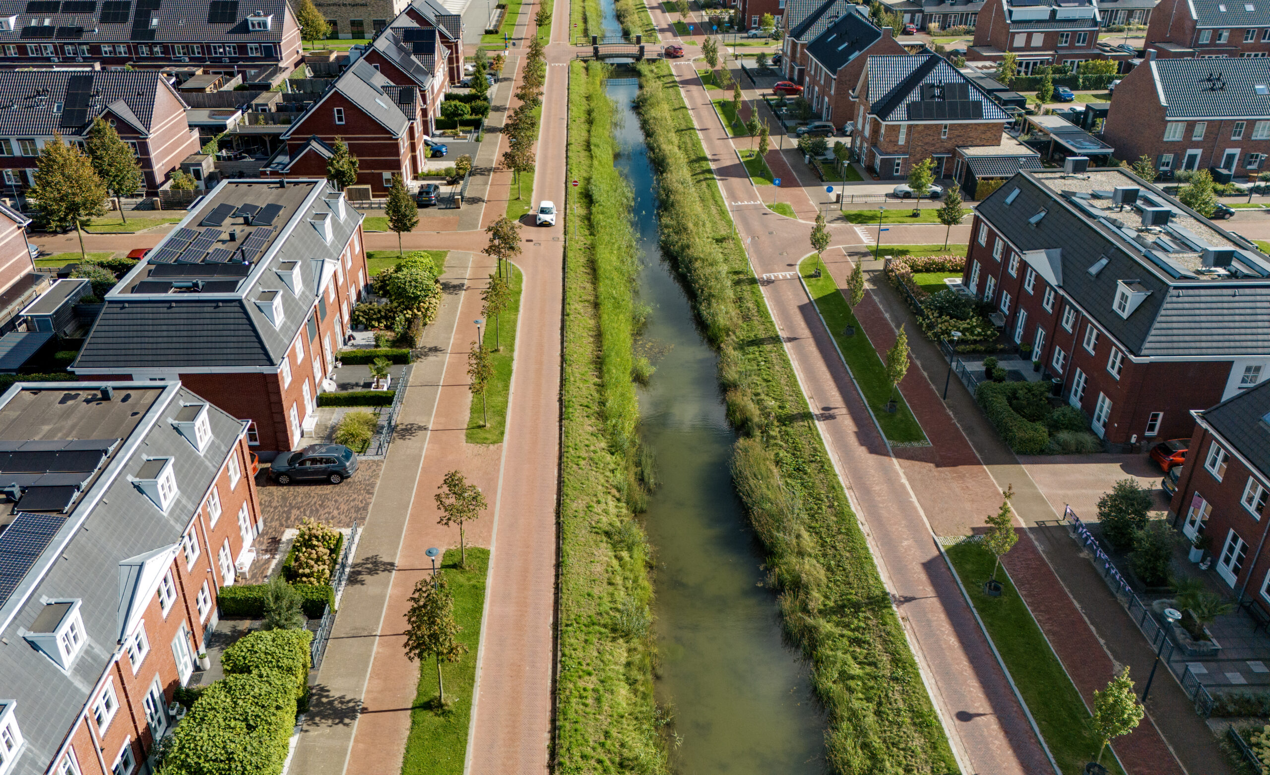 Landschapsfoto vanuit de lucht van een nieuwe Nederlandse woonwijk.